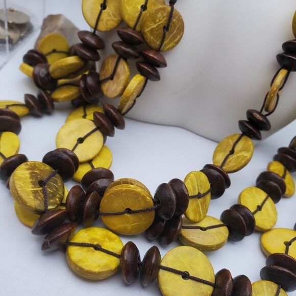 Brutalist jewelry yellow wooden beaded multi strand necklace - Picture 2 of 2